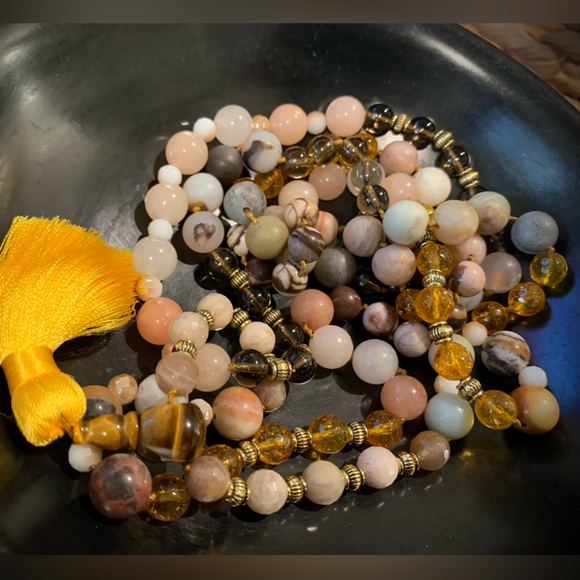 Mala Prayer Bead Necklace 28" with gold silk tassel and tiger eye guru bead - Picture 4 of 6